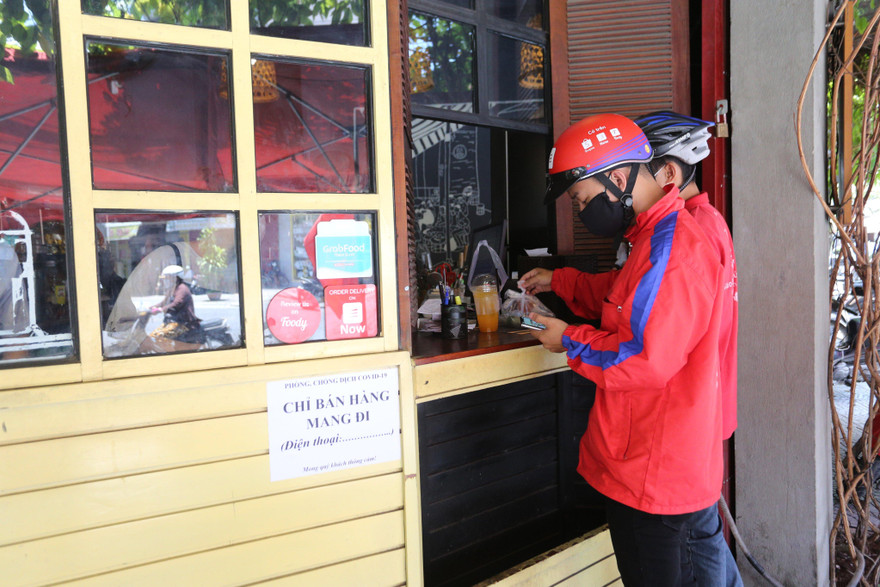 Đà Nẵng cho phép taxi, grab, shipper hoạt động trở lại