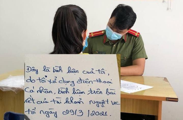 Bị dừng xe kiểm tra, cô gái rút điện thoai livestream xúc phạm CSGT