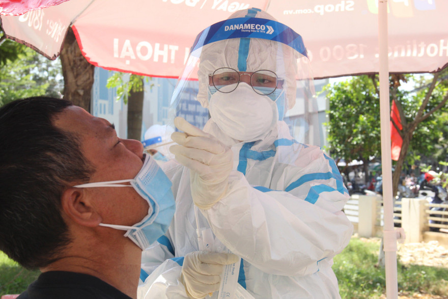 Người Đà Nẵng nói đi xét nghiệm để 'cả nhà ngủ ngon'