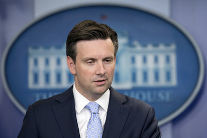 Phát ngôn viên Nhà Trắng Josh Ernest. Ảnh: AP