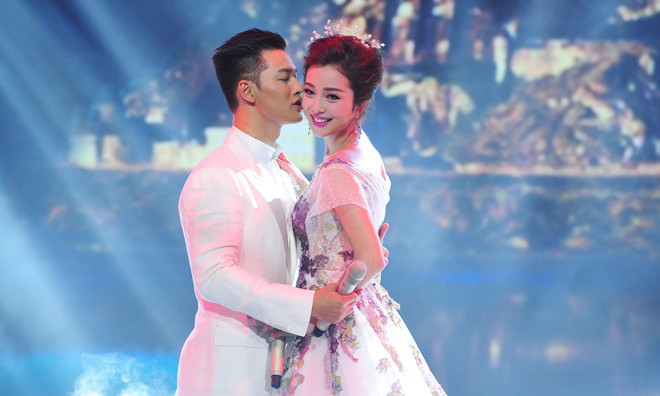 Jennifer Phạm hóa cô dâu lộng lẫy, xinh đẹp bên Đức Tuấn.