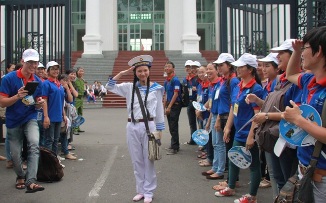 Nữ sinh thi năng khiếu đại học hút mọi ánh nhìn
