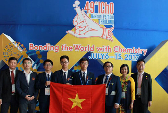 4 chàng trai dự thi Olympic Hóa học 2017