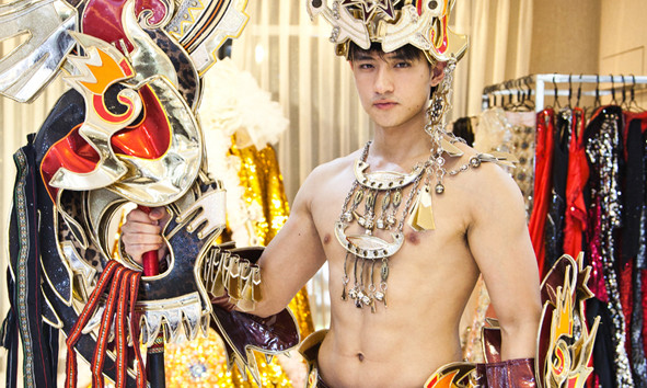 Hotboy Hữu Vi khoe bụng 6 múi, dự thi Mister Global