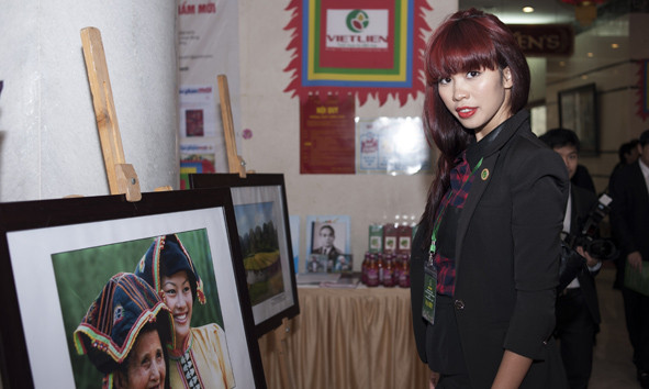 Siêu mẫu Hà Anh nhận thêm chức mới