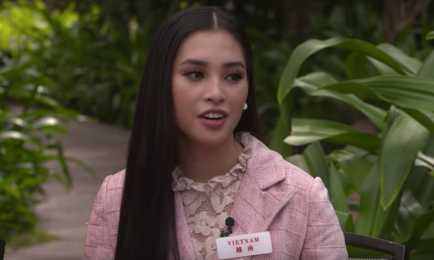 Hoa hậu Tiểu Vy chia sẻ về mẹ trong phần thi Head to Head Challenge của Group 12.