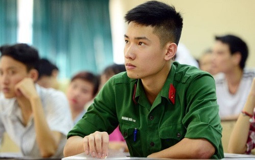 Tuyển sinh trường quân đội: Hệ dân sự giảm, không tuyển thí sinh có hình xăm