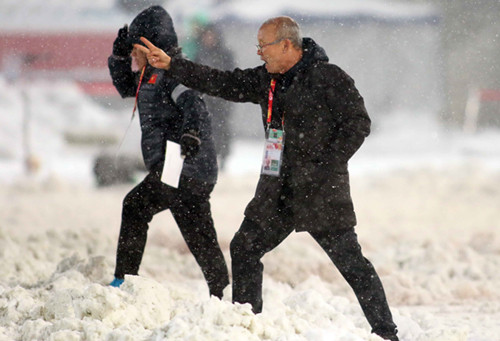 Ông Park Hang-seo trong trận chung kết U23 châu Á. Ảnh: Anh Khoa.