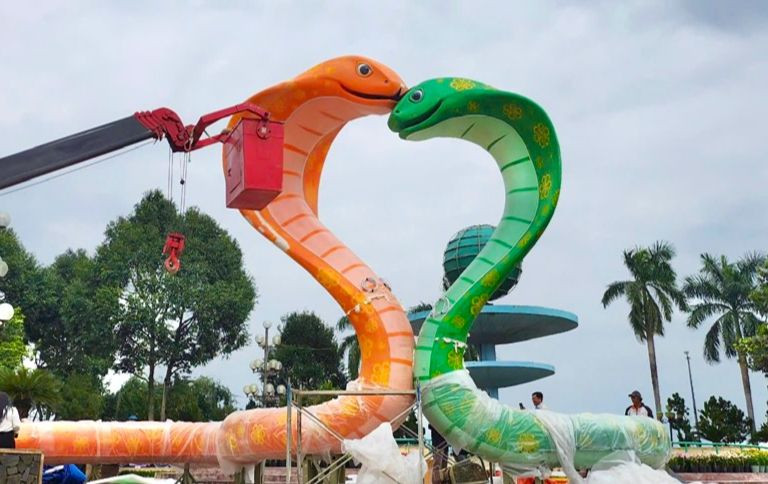 Linh vật rắn của Quảng Ngãi nhận 'mưa' lời khen