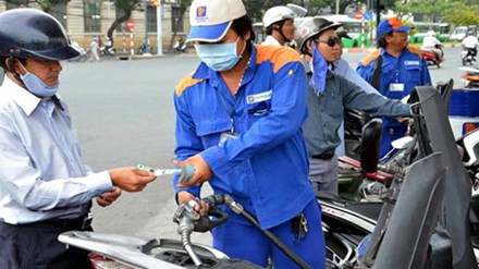 Xăng giảm 665 đồng/lít từ 15h hôm nay