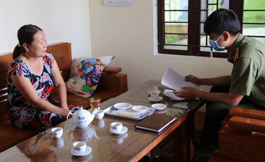 Công an tỉnh điều tra hiệu quả khám, chữa bệnh của ông Võ Hoàng Yên tại huyện Bình Sơn (Quảng Ngãi). Ảnh: Nguyễn Ngọc 