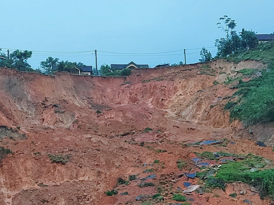 Sạt lở núi tại Khu tái định cư A Nhoi 2, xã Sơn Long, huyện Sơn Tây, tỉnh Quảng Ngãi. Ảnh: Đ.T.V