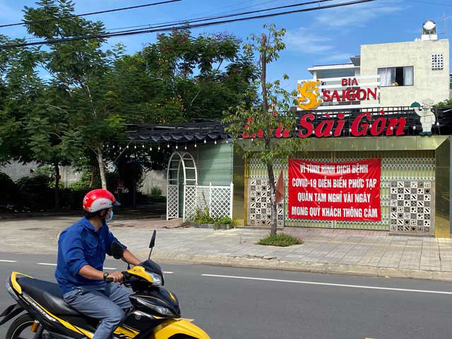 Các hàng quán trên địa bàn tỉnh Quảng Ngãi được mở của kinh doanh trở lại vào ngày 24/8. Ảnh: Nguyễn Ngọc