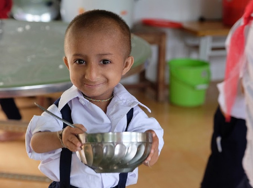 Cậu bé tí hon Đinh Văn K'Rể vừa qua đời sau nhiều ngày nằm viện. Ảnh: CTV 