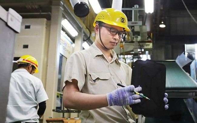 Lao động làm việc ở nước ngoài mất việc do dịch COVID-19 được hỗ trợ ra sao?