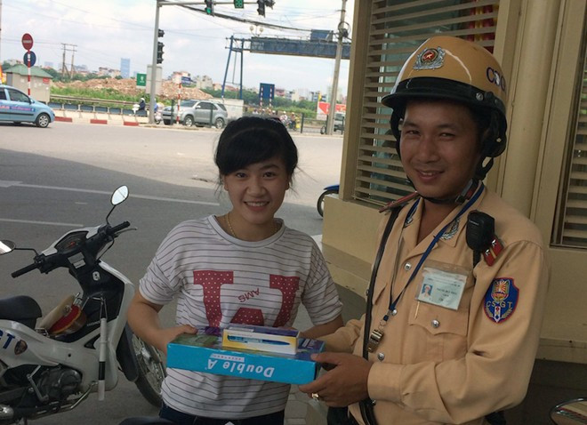 Các nữ sinh viết thư cảm ơn CSGT đưa đi thi