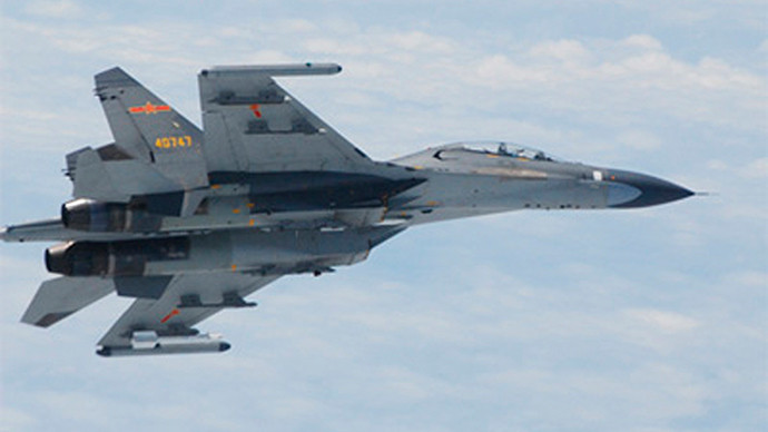 Tiêm kích phản lực Su-27 của TrungQuốc trên biển Hoa Đông (ảnh chụp ngày 11/6/2014 được Bộ Quốc phòng Nhật Bản công bố, Reuters)