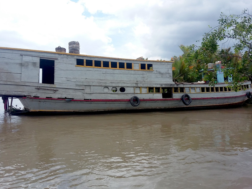 Chiếc tàu gỗ sau khi được trục vớt.