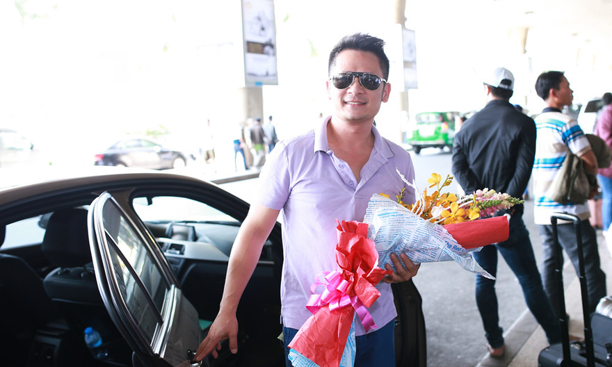 Xuất hiện với ngoại hình giản dị, Bằng Kiều thu hút sự chú ý của mọi người bằng vẻ thân thiện của anh. 