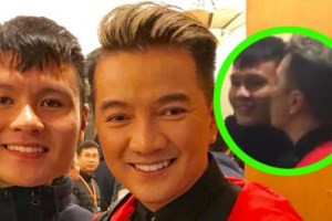 Đàm Vĩnh Hưng bất ngờ hôn trộm vào má Quang Hải khi chụp ảnh chung