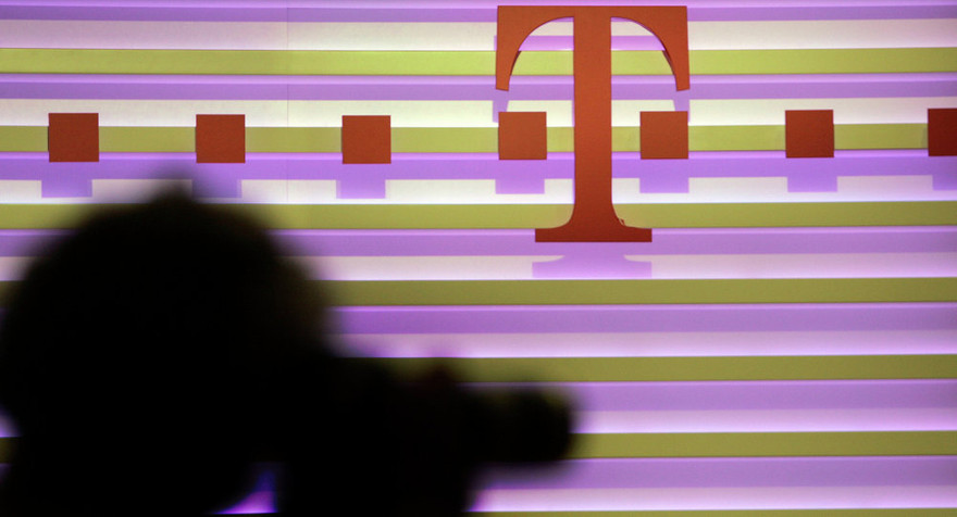 ‘Kẻ lộ mật’ Edward Snowden tiếp tục gây sốc