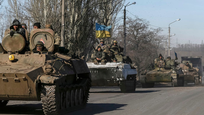 Quân đội và khí tài quân sự Ukraine rời vùng chiến sự miền đông