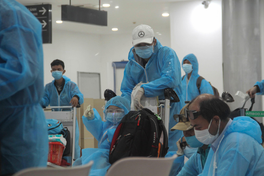 Người dân Bình Định ở TPHCM được tỉnh đón về. Ảnh: Trương Định