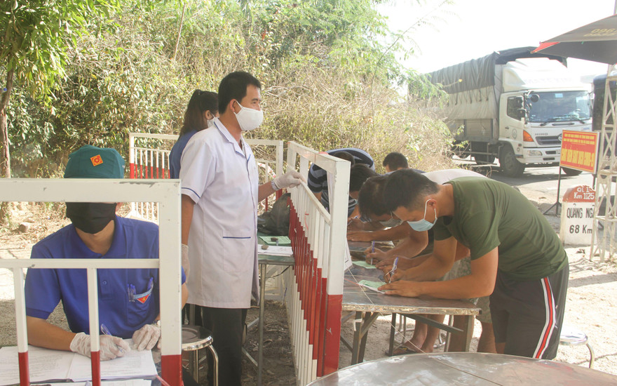 Chốt kiểm tra phòng chống dịch COVID-19 trên địa bàn tỉnh Bình Định. Ảnh: Trương Định