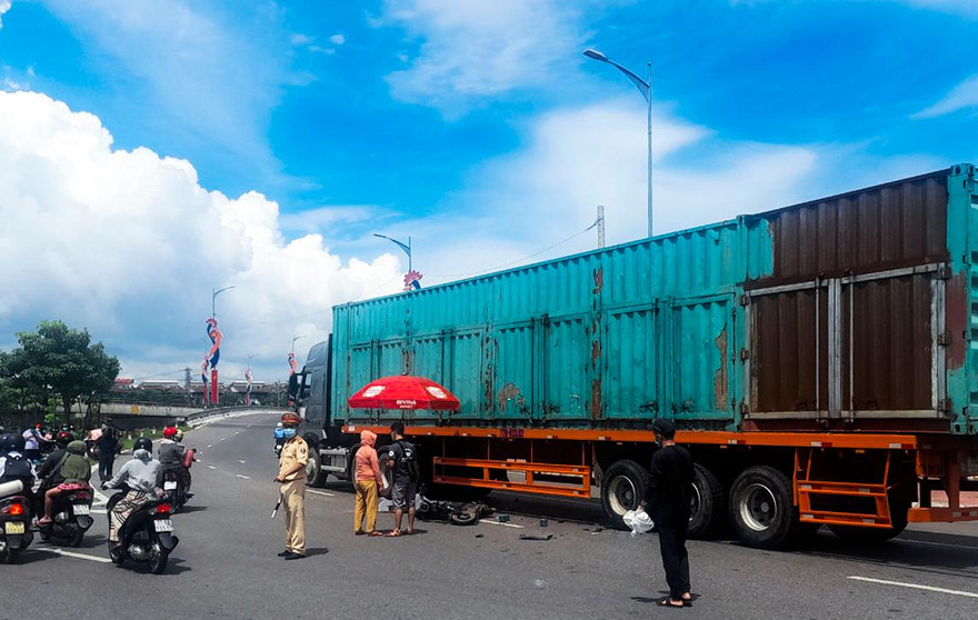 Hiện trường vụ TNGT. Ảnh: Trương Định