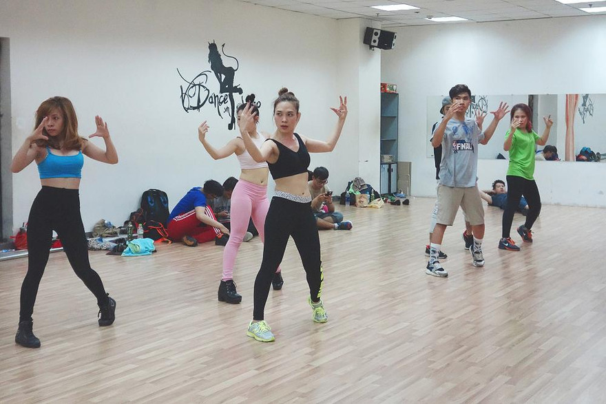 Mỹ Tâm gợi cảm tập nhảy cùng vũ đoàn.