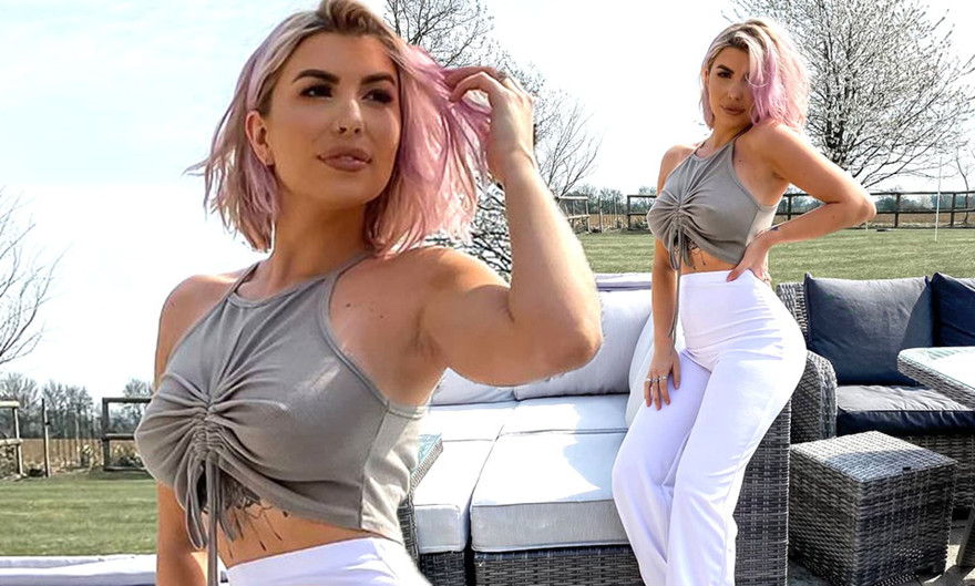 Sao truyền hình 9x lên đồ 'quên' nội y, khoe vòng 1 nóng bỏng tại vườn nhà