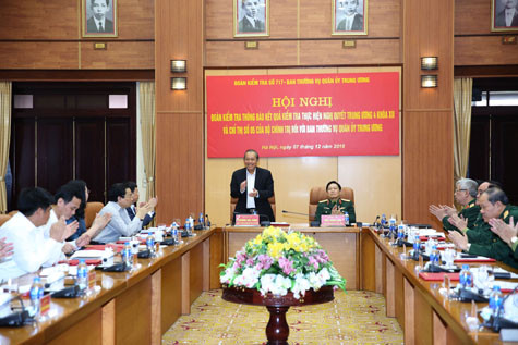 Uỷ viên Bộ Chính trị, Phó Thủ tướng Thường trực Chính phủ Trương Hòa Bình, Trưởng Đoàn kiểm tra số 77 của Bộ Chính trị phát biểu kết luận buổi làm việc. Ảnh: VGP/Lê Sơn