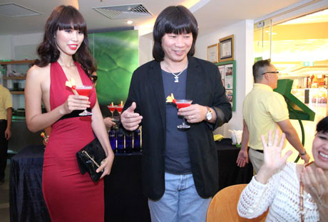 Siêu mẫu Hà Anh và bố.