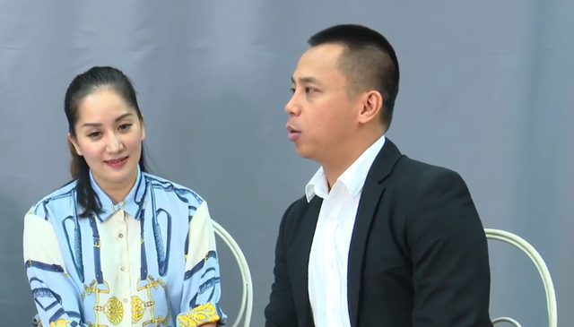 Khánh Thi- Chí Anh chấp nhận những hệ lụy để đòi lại sự công bằng cho học trò. Trước đó, họ cùng xuất hiện trong clip livestream để chia sẻ về vụ việc này.