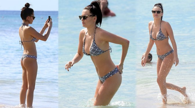 Người đẹp truyền hình Anh quốc cuốn hút với bikin trên bãi biển