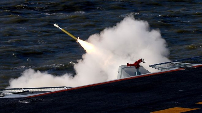 Trung Quốc diễn tập bắn đạn thật trên biển Bột Hải hồi năm 2016. (Nguồn: Reuters)