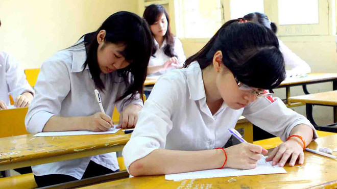 Cấm thi 2 năm nếu nhờ người thi hộ