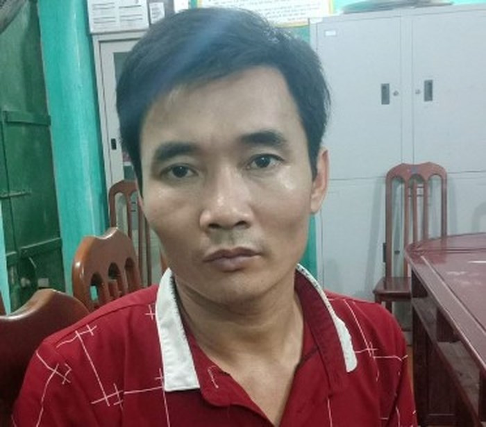 Đối tượng giết bố đẻ tại cơ quan điều tra. Ảnh ANTĐ