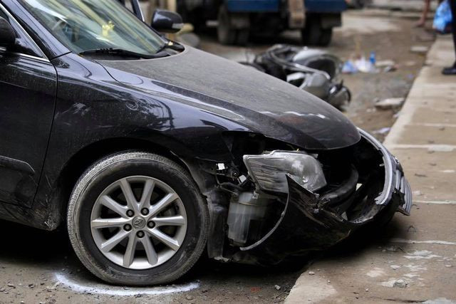 Chiếc xe Toyota Camry do nữ tài xế điều khiển gây ra vụ tai nạn chết người sáng 10/5.