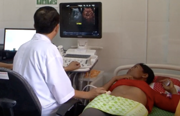 Chăm sóc sức khoẻ sinh sản cho người dân đồng bào dân tộc thiểu số. Ảnh: PV/Vietnam+