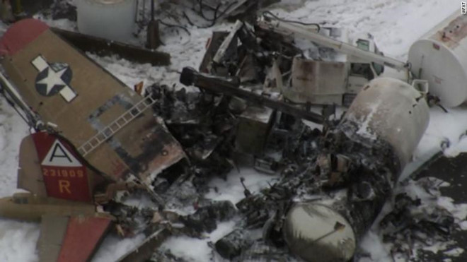 Hiện trường vụ rơi máy bay ném bom B-17. Ảnh: CNN. 