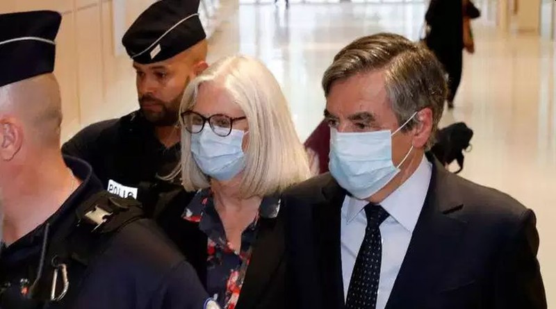 Cựu Thủ tướng Pháp Francois Fillon tại toà. Ảnh: Le Monde