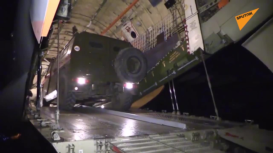 Xe quân sự Nga rầm rập đến Syria