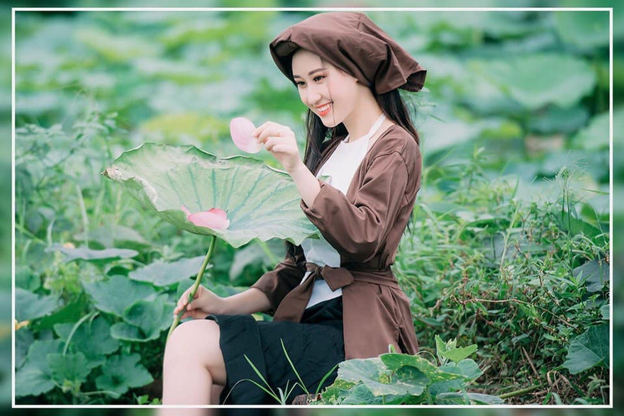 Nhiều bạn trẻ đua nhau "thả dáng" bên hồ sen