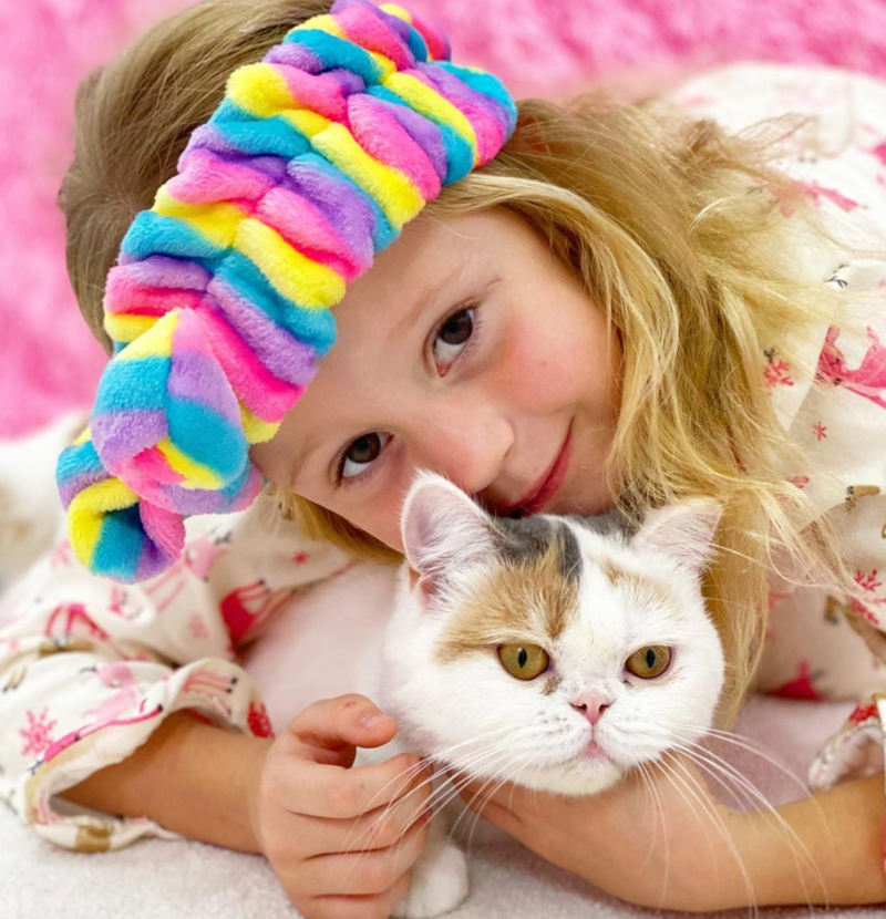 Cô bé 5 tuổi người Nga có thu nhập khủng từ Youtube. Ảnh: Wikipedia