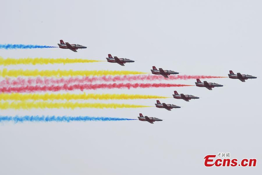 Trung Quốc khoe hàng loạt khí tài quân sự tại Airshow China 2021