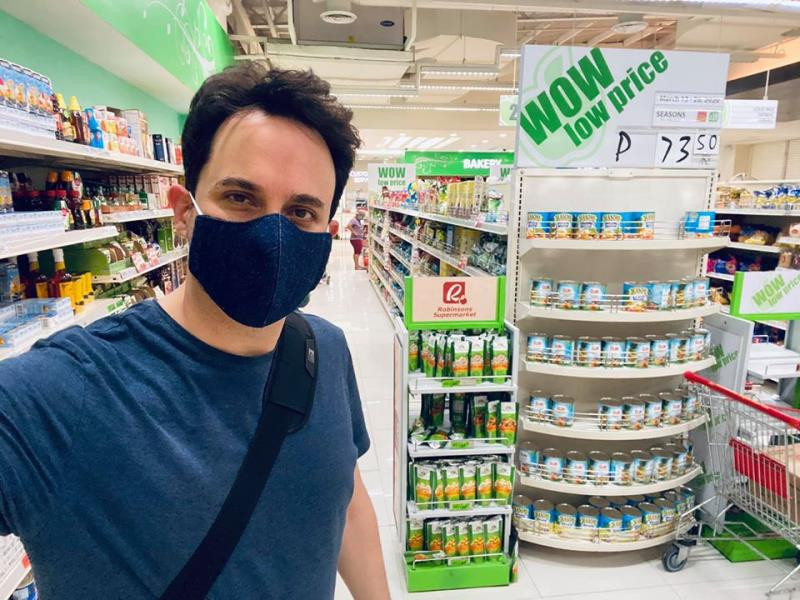 Nhạc trưởng người Pháp Olivier Ochanine.