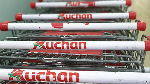 Xe đẩy bên trong một siêu thị của Auchan tại Việt Nam. Ảnh: Anh Minh