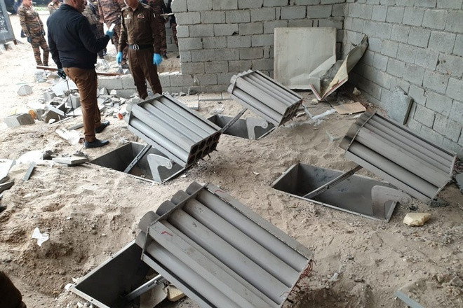 Quân đội Iraq phát hiện các bệ phóng rocket dùng để tấn công căn cứ Taji. Ảnh: Reuters.