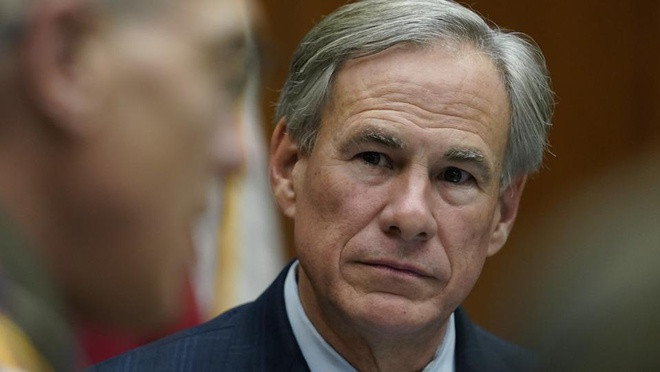 Thống đốc bang Texas Greg Abbott. Ảnh: AP.